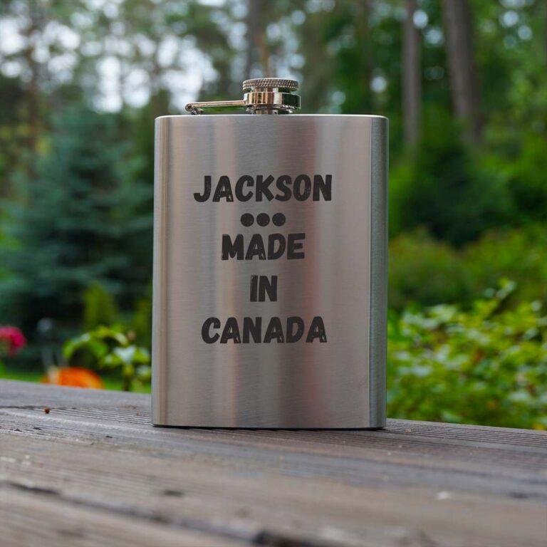 Blašķe NEVIS ar gravējumu 240 ml.