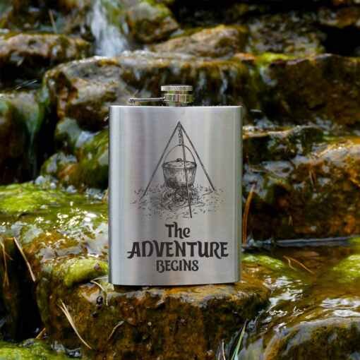 Blašķe NEVIS ar gravējumu 240 ml.