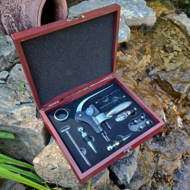 Personālizēts vīna komplekts (9 priekš.) ar gravējumu