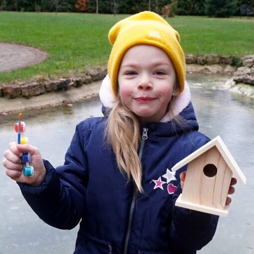 Cкворечник с красками и кисточкой