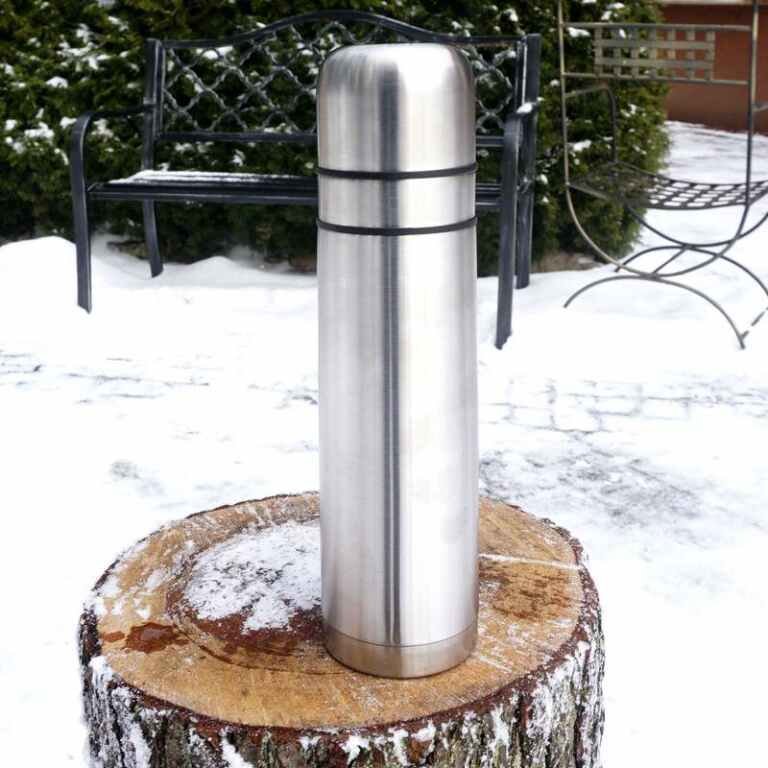 Termoss 750 ml. + 2 krūzes "Pavo" Termoss 750 ml. + 2 krūzes "Pavo"