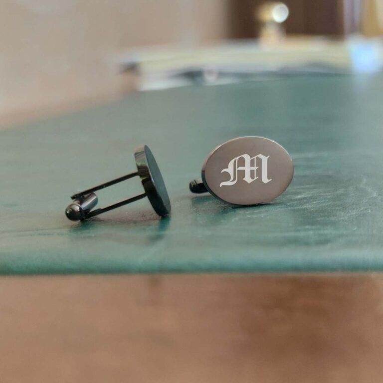 Aproču pogas "Black" ar gravējumu Aproču pogas "Black" ar gravējumu