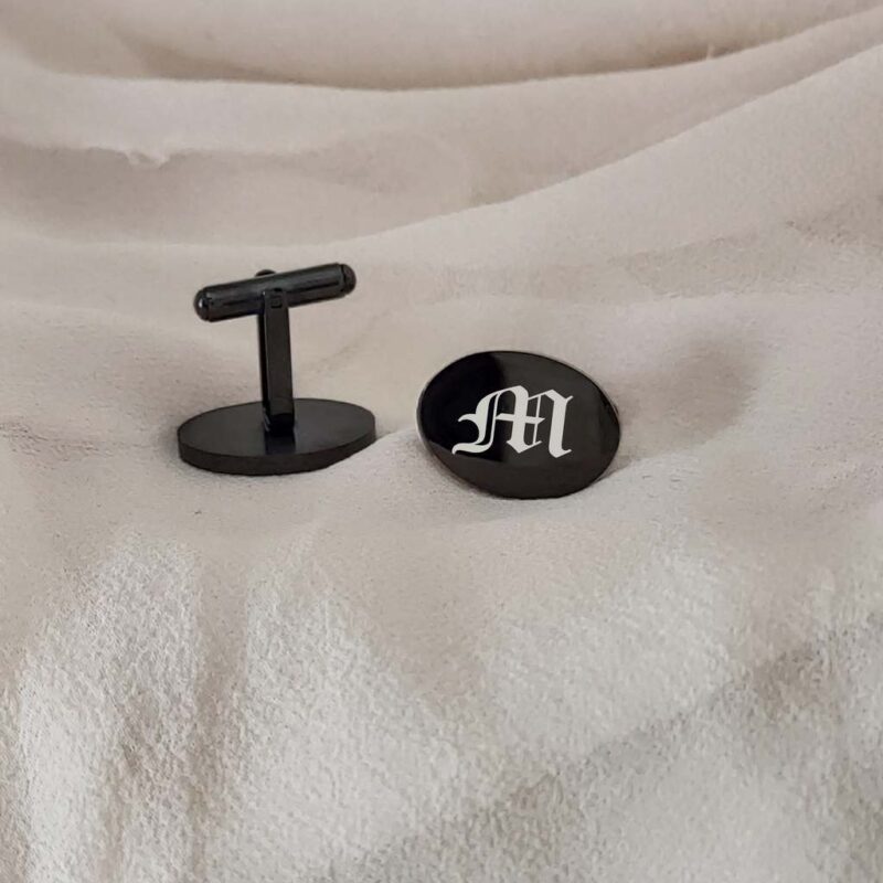 Aproču pogas "Black" ar gravējumu