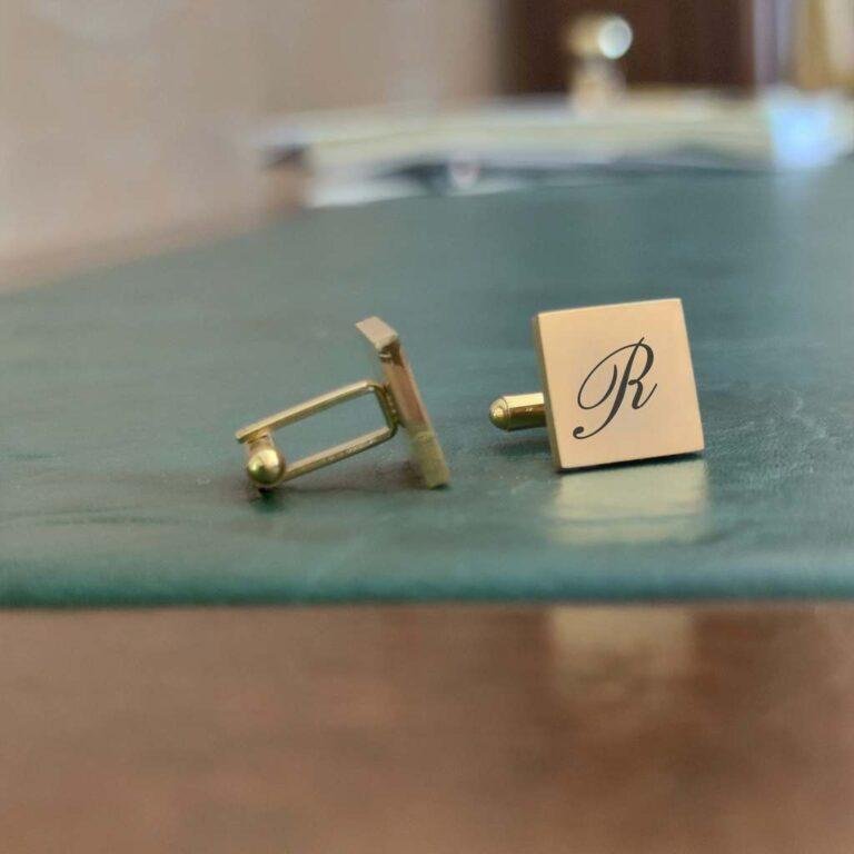 Aproču pogas "SQ Gold" ar gravējumu