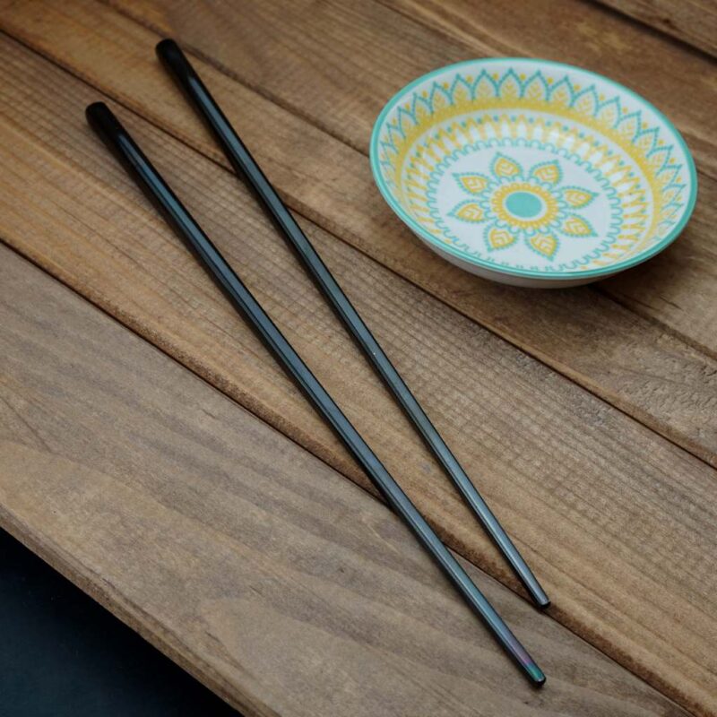 Suši kociņi ar gravējumu Black Suši kociņi ar gravējumu Black