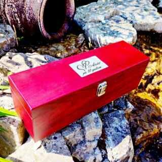 Vīna kaste "Atvērt pēc 10 gadiem"