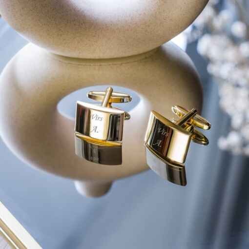 Aproču pogas "M Gold" ar gravējumu
