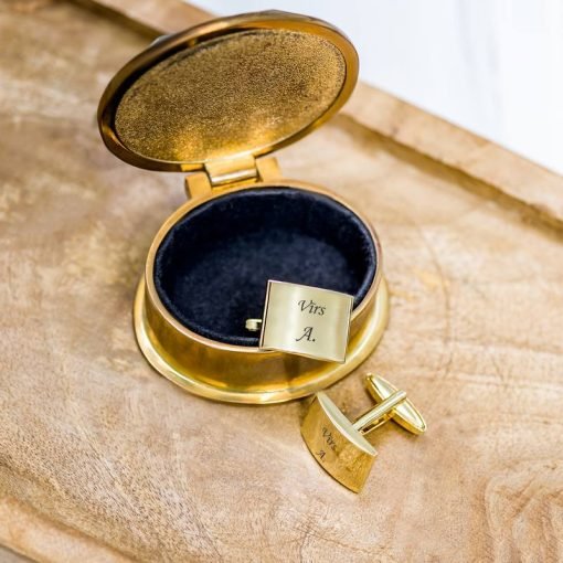 Aproču pogas "M Gold" ar gravējumu